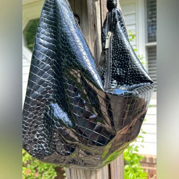 Twisted Straps Shoulder Bag. Shinny and Soft - Picture 3 of 7